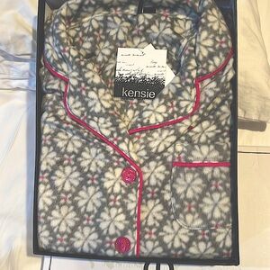 Kensie fleece in Gift Box daisy white grey with pink NWT original box Sz: Small